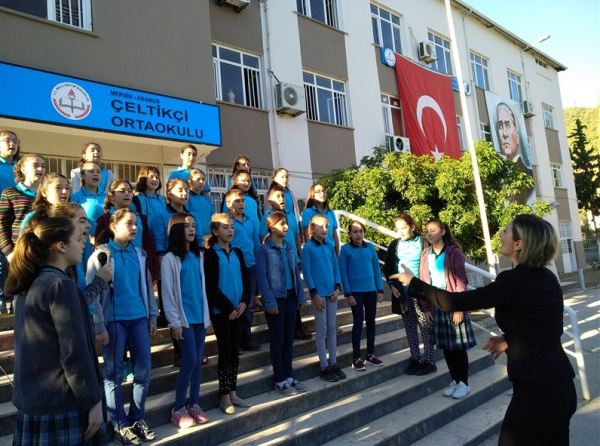 Fatma Öğretmenimizin 29 Ekim Cumhuriyet Bayramı Korosu